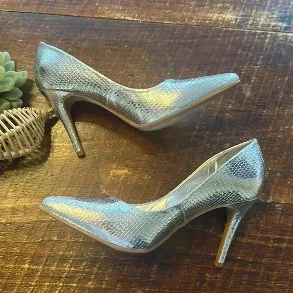 Rampage | “Selana” Silver Faux Leather Snake Print Embossed Pumps - Picture 4 of 5